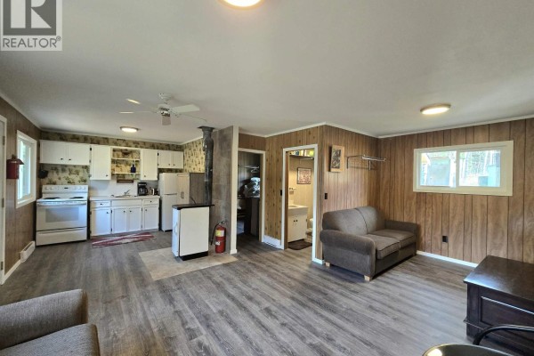 762 S Green Lake Road, 100 Mile House, BC, photo 3