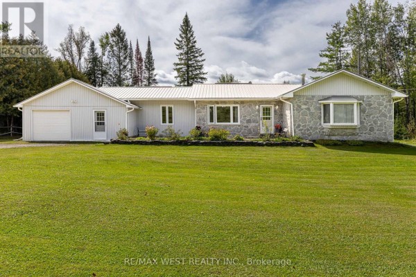 Kitchen - 7621 Hwy 35, Kawartha Lakes, ON K0M2L0 Photo 3