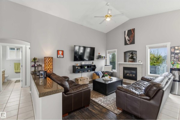 Family room - 7623 166 Av Nw, Edmonton, AB T5Z3V7 Photo 4