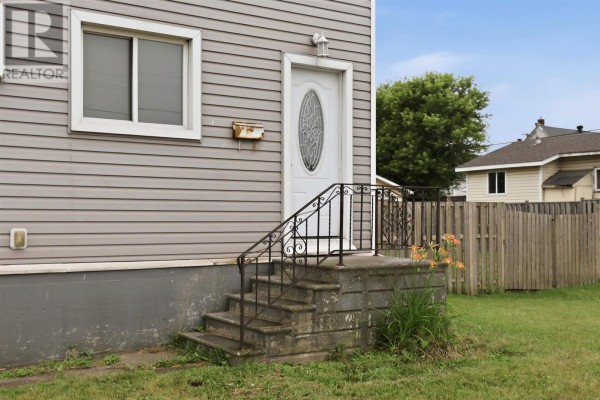 763 Dyment St, Sault Ste  Marie, ON, photo 2