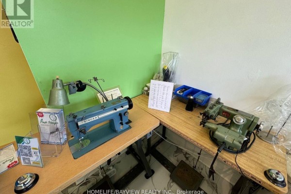 763 The Queensway Avenue, Toronto, ON M8Z1N1 Photo 4