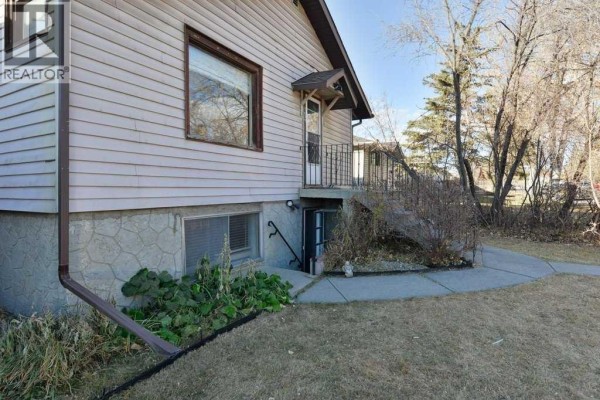 Bedroom - 7639 21 Street Se, Calgary, AB T2C0V6 Photo 2