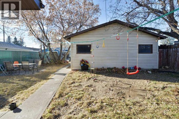 Kitchen - 7639 21 Street Se, Calgary, AB T2C0V6 Photo 4