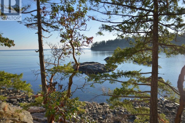 7643 Cove Beach Road, Halfmoon Bay, BC V7Z1C3 Photo 5