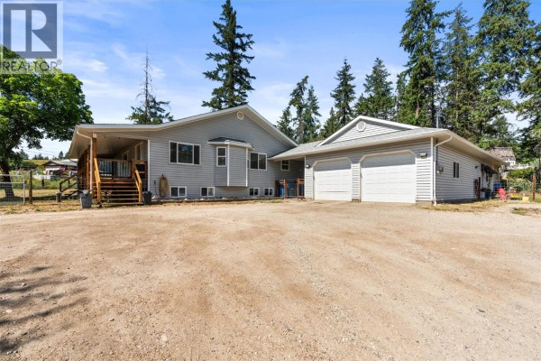 Living room - 7645 Keddleston Road, Vernon, BC V1B3N7 Photo 2