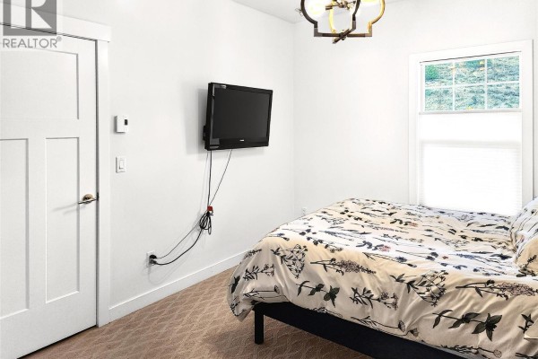 Bedroom - 765 Kpokl Road, Invermere, BC V0A1K4 Photo 4