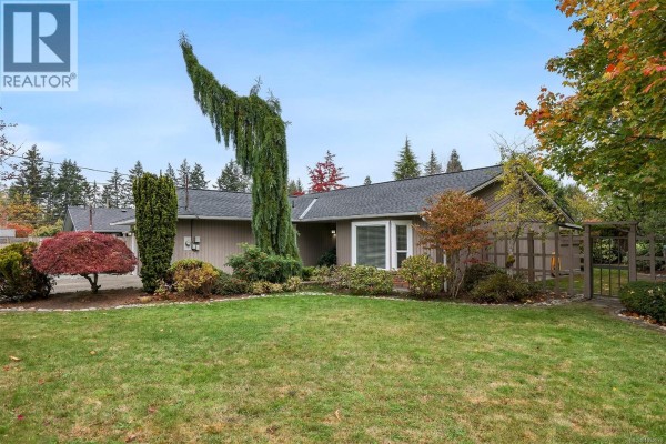 Kitchen - 765 Nicolls Dr, French Creek, BC V9P1X4 Photo 5