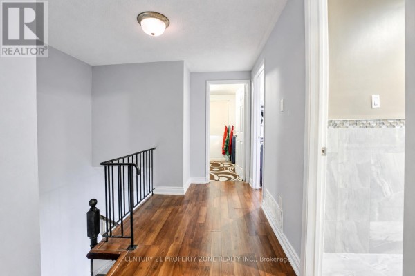 Family room - 7652 Roselle Crescent, Mississauga, ON L4T3N2 Photo 3