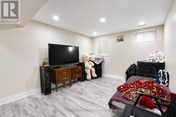 Primary Bedroom - 7652 Roselle Crescent, Mississauga, ON L4T3N2 Photo 5