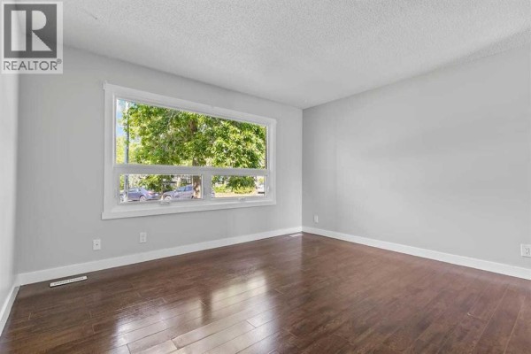 Living room - 767 Whitehill Way Ne, Calgary, AB T1Y3E6 Photo 4