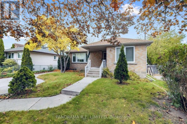 Kitchen - 7676 Kipling Avenue, Vaughan, ON L4L1Y6 Photo 3