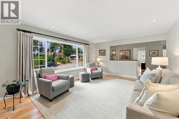 768 Browning Place, North Vancouver, BC V7H1W9 Photo 5