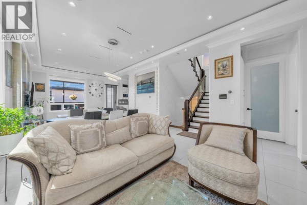 768 E 58th Avenue, Vancouver, BC V5X1W3 Photo 3