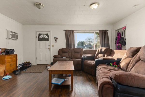 7680 Blott Street, Mission, BC V2V3K3 Photo 4
