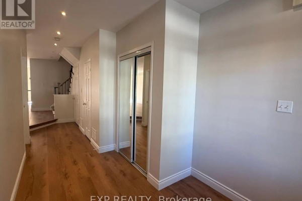 Eating area - 7683 Black Walnut Trail, Mississauga, ON L5N8A6 Photo 4