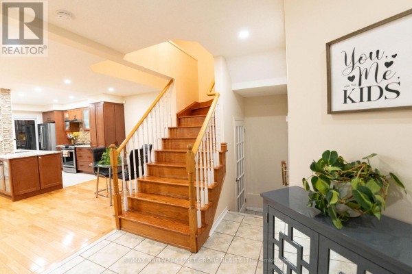 Primary Bedroom - 7686 Black Walnut Trail, Mississauga, ON L5N8A6 Photo 4