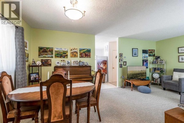 Bedroom - 77 9 Street Ne, Medicine Hat, AB T1A5S1 Photo 4