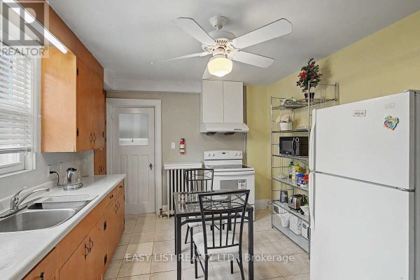 77 Avondale Avenue, Toronto, ON M2N2V1 Photo 5