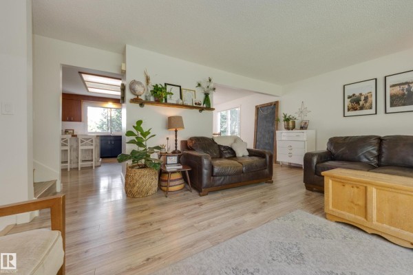 Family room - 77 Beacon Cr, St  Albert, AB T8N0A4 Photo 4