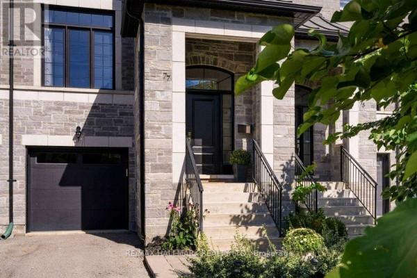 Living room - 77 Benson Avenue, Richmond Hill, ON L4C4E5 Photo 2
