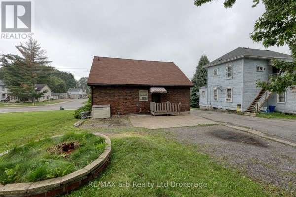 77 Charles Street W, Ingersoll, ON, photo 2