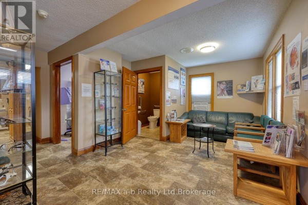 77 Charles Street W, Ingersoll, ON N5C2L7 Photo 4
