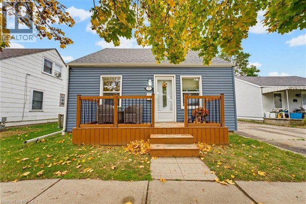 Living room - 77 Eighth Avenue, Brantford, ON N3S1C4 Photo 5