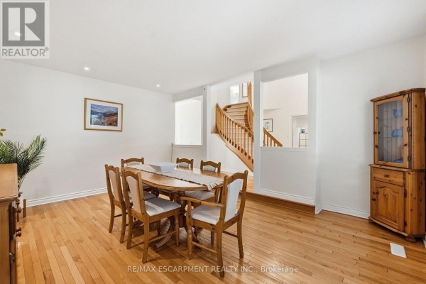 Sitting room - 77 Flanders Drive, Hamilton, ON L8B0G6 Photo 5
