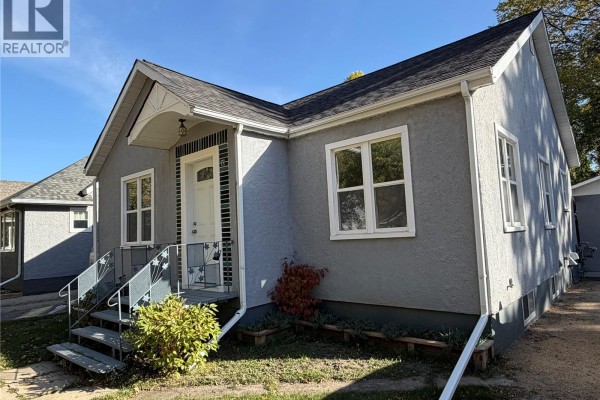 Living room - 77 Fourth Avenue N, Yorkton, SK S3N1A4 Photo 3