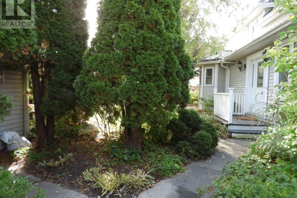 77 Fourth Street W, Collingwood, ON L9Y1R5 Photo 2