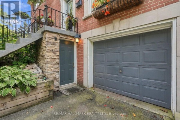 77 Glen Davis Crescent, Toronto, ON M4E1X7 Photo 3