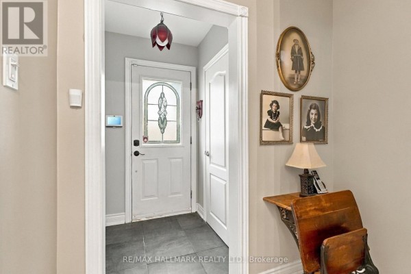 77 Glen Davis Crescent, Toronto, ON M4E1X7 Photo 5