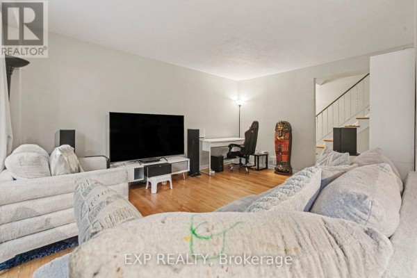 77 Grady Crescent, Ottawa, ON K2H5S2 Photo 4