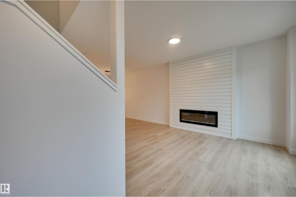 Kitchen - 77 Juniper Wd, Fort Saskatchewan, AB T8L3S4 Photo 3