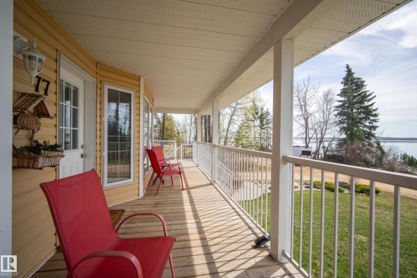77 Lakeshore Dr, Rural Leduc County, AB, photo 2