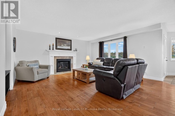Den - 77 Lankin Avenue, Bracebridge), ON P1L2H1 Photo 5