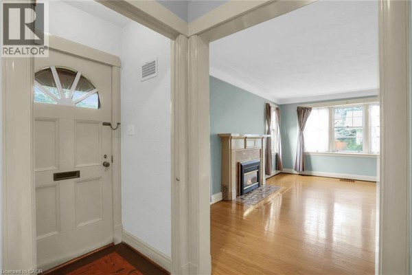 Laundry room - 77 Main Street E, Grimsby, ON L3M1N5 Photo 4