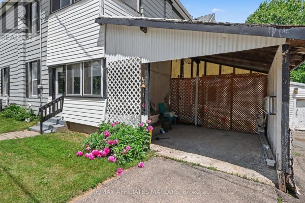77 Russell Street E, Smiths Falls, ON K7A1G8 Photo 2