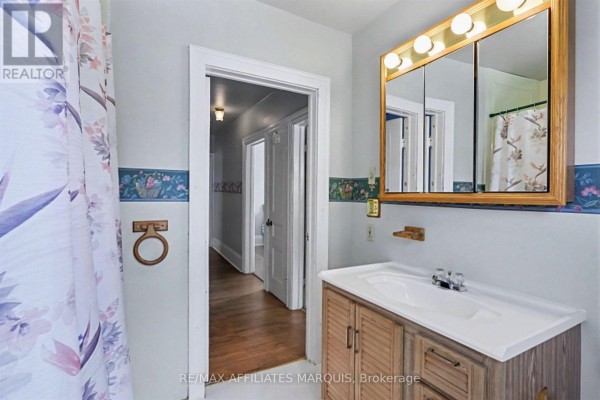 77 Russell Street E, Smiths Falls, ON K7A1G8 Photo 5