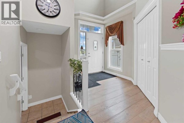 Living room - 77 Saddleland Drive Ne, Calgary, AB T3J5J3 Photo 5