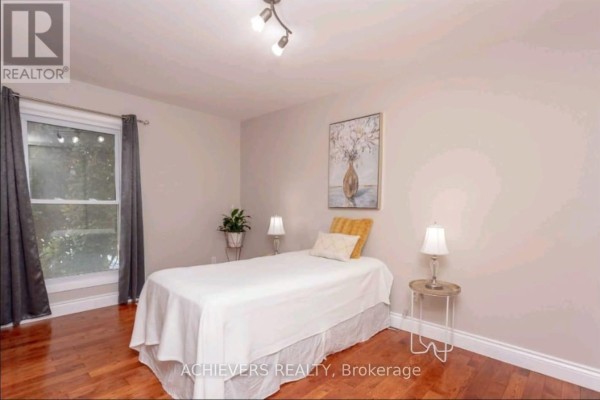 770 Fanshawe Park Road E, London North, ON N5X1L5 Photo 4