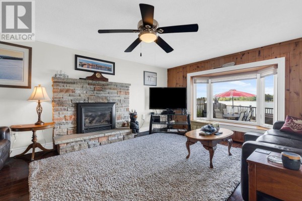 Family room - 7700 Oak Point Road, Ramara, ON L0K2B0 Photo 4