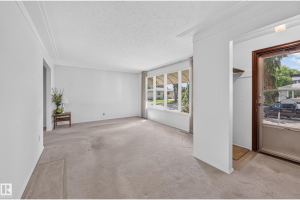 Dining room - 7704 104 Av Nw, Edmonton, AB T6A0Y3 Photo 2
