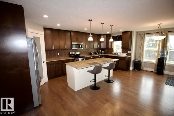 7704 Ellesmere Ln, Sherwood Park, AB T8H0P7 Photo 4