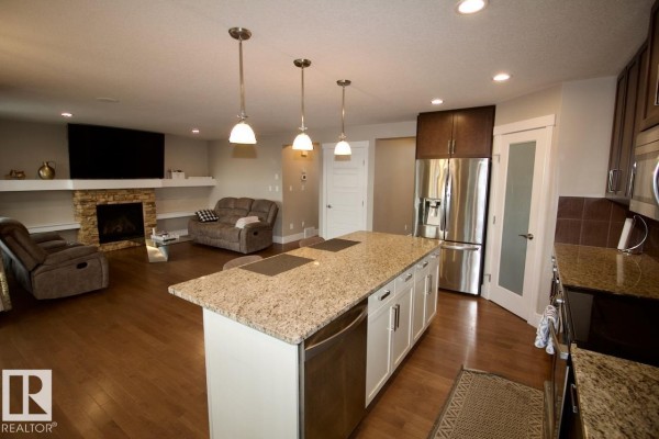 7704 Ellesmere Ln, Sherwood Park, AB T8H0P7 Photo 5