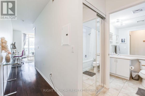 771 - 209 Fort York Boulevard, Toronto, ON M5V4A1 Photo 5
