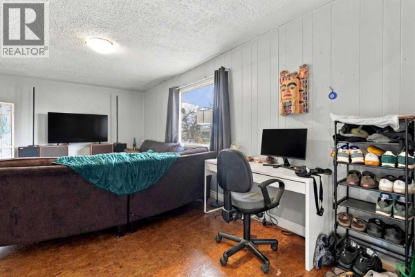 Bedroom - 7711 39 Avenue Nw, Calgary, AB T3B1X4 Photo 4