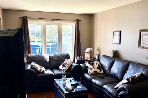 Living room - 7714 Cortina Crescent, Niagara Falls, ON L2H3B4 Photo 2