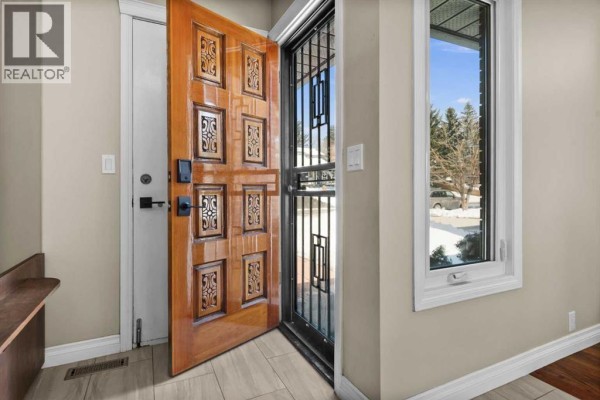 Primary Bedroom - 7715 67 Avenue Nw, Calgary, AB T3B4P2 Photo 4
