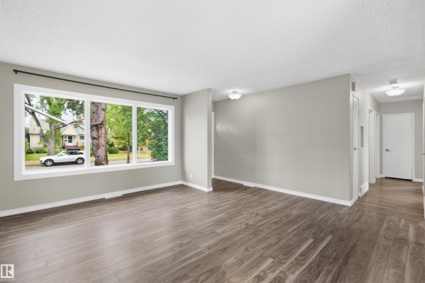 Primary Bedroom - 7715 76 Av Nw, Edmonton, AB T6C0H3 Photo 3